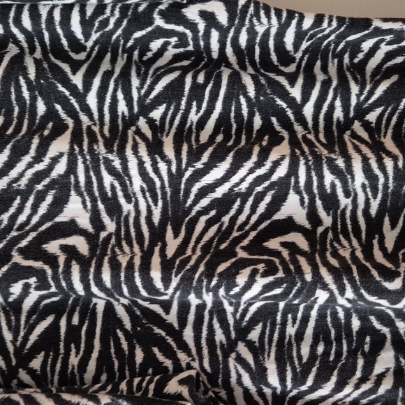 MICHAEL Michael Kors Zebra Print Cold hardware Shoulder Top Size M - Picture 5 of 7